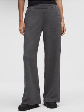 Lululemon scuba mid-rise wide-leg waffle knit pant